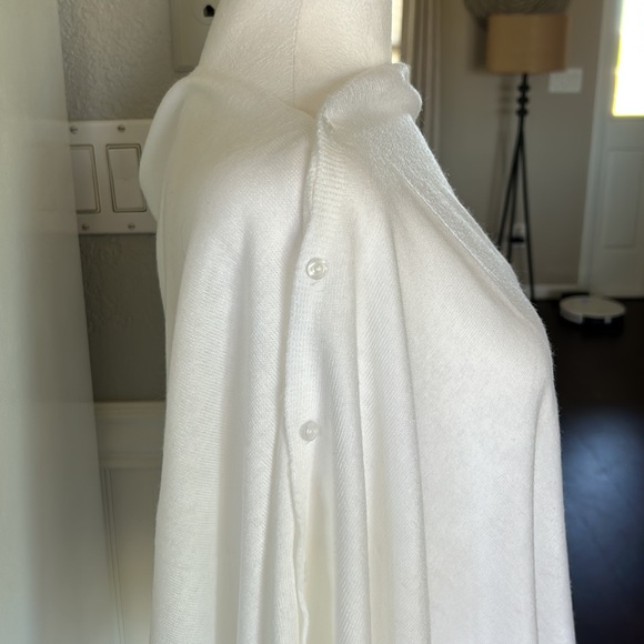 Poncho - very light and super soft!🥰 color Snow White , buttons on both sides - Picture 11 of 12